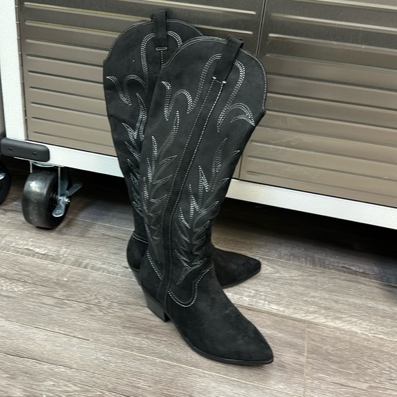 Universal Thread Women’s boots size 6 1/2 new with tags black in color - Picture 1 of 7